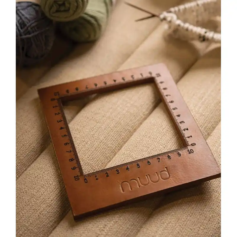 Molto richiesto - Accessorio maglia Muud Calibro in pelle lavorato a maglia Dana - Whisky