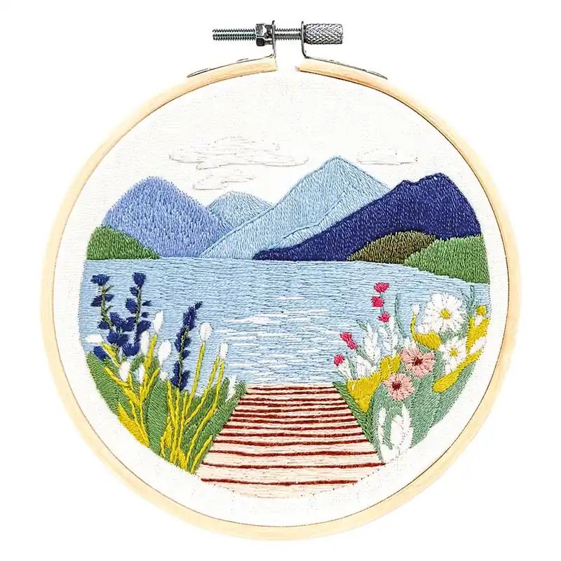 Risparmia ora - Kit per ricamo a tamburo La Broderie par Milpoint I fiori del lago blu