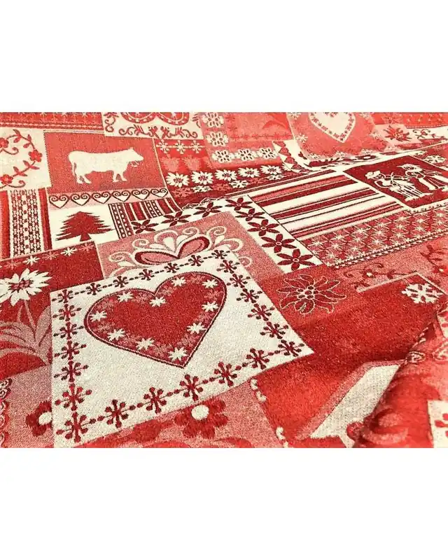 50 cm Tessuto natale damasco in raso di cotone tinto in filo fondo rosso scuro con case patchwork e soggetti vari alto 290 cm - Disponibile