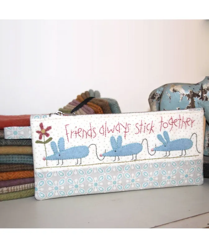Friends in a Row - Cartamodello Stitchery per Astuccio Porta Matite con Zip, The BirdHouse by Natalie Bird - Miglior prezzo