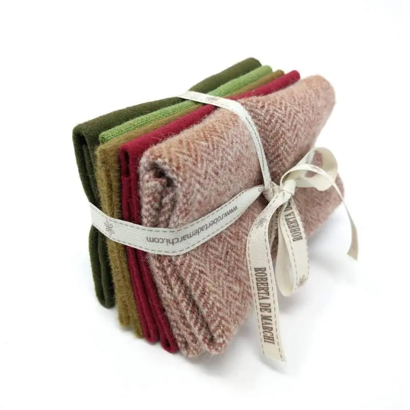 Pacchettino di Panno di Lana in nuance Verde, Senape, Bordeaux e Rosa, 5 da circa 25 x 27 cm | Acquista ora
