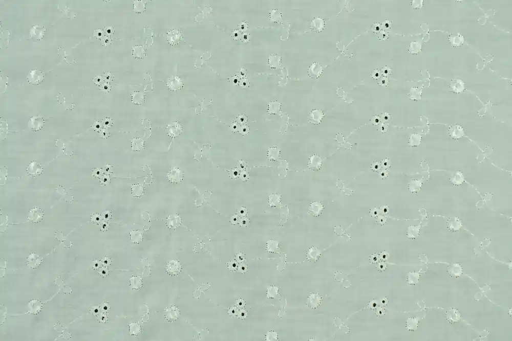Scampolo 300x144cm di Mussola in viscosa bianco panna ricamo sangallo floreale - Ordina oggi