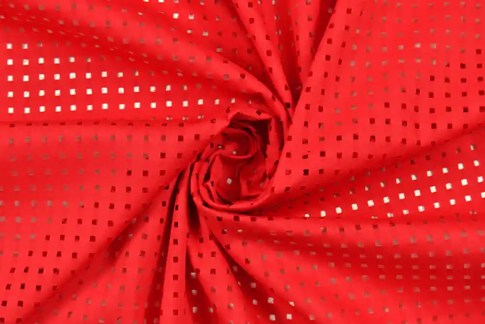 Popeline di puro cotone rosso traforato a quadretti - Offerta imperdibile