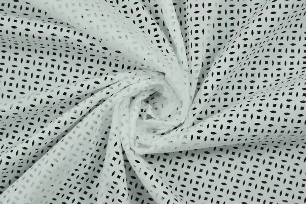 Prezzo imbattibile - Scampolo 300x148cm di Popeline di puro cotone bianco motivo geometrico traforato