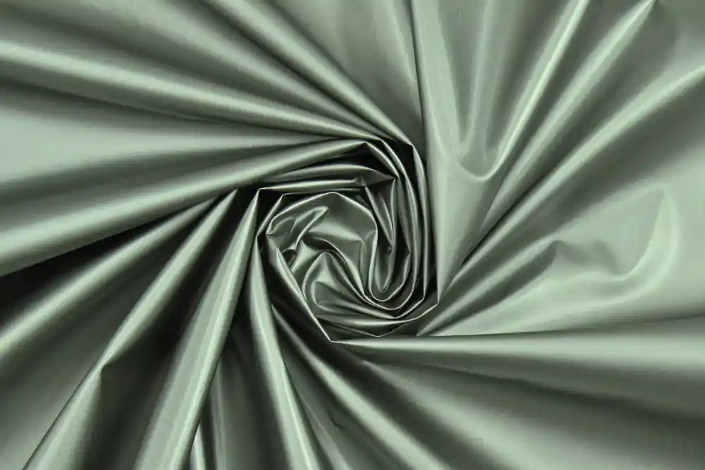 Tra i più venduti | Scampolo 300x136cm di Tessuto leggero spalmato grigio metallizzato