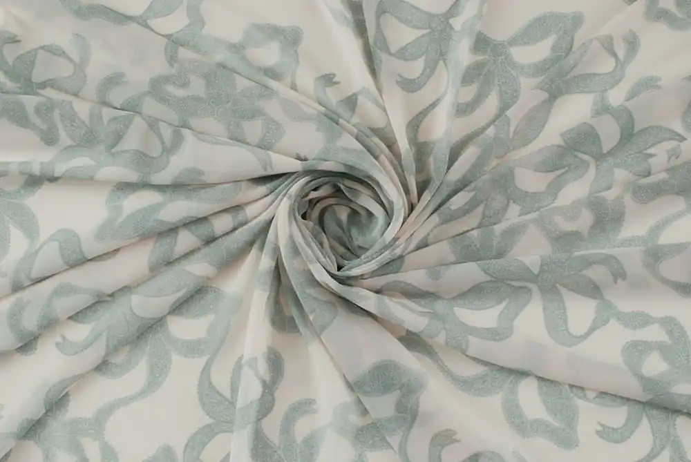 Scampolo 300x151cm di Georgette rosa cipria a fiocchi grigi | Promozione