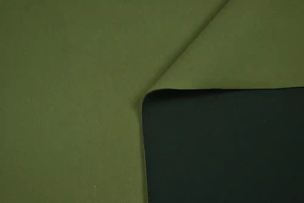 Prezzo speciale - Tessuto accoppiato jersey nero/pile verde militare 3 mm