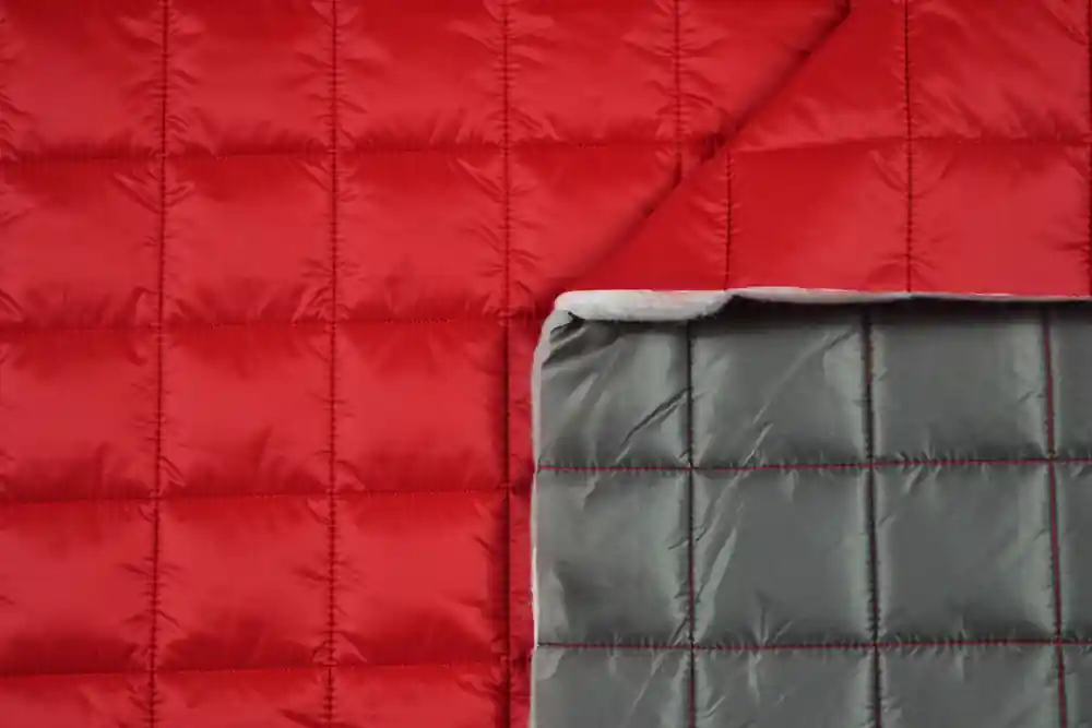 Ultimo arrivo | Scampolo 300x146cm di Trapuntato idrorepellente double face rosso/grigio