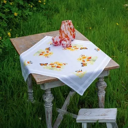 Sconti - Centro Tavola - Fiori d‘arancio e farfalle